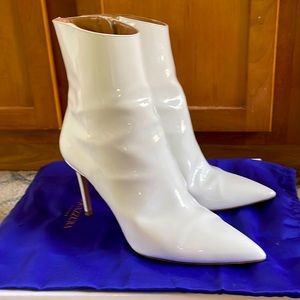 Aquazzura Alma 85 Patent Leather Ankle Boots 37 White